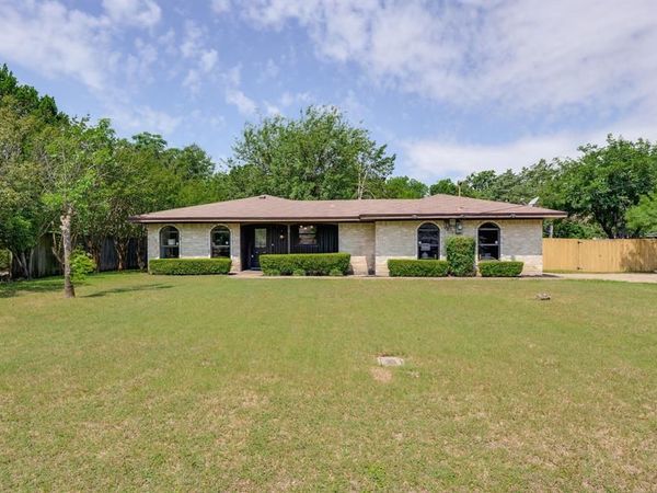 215 N Casa Grande Circle, Duncanville, TX 75116