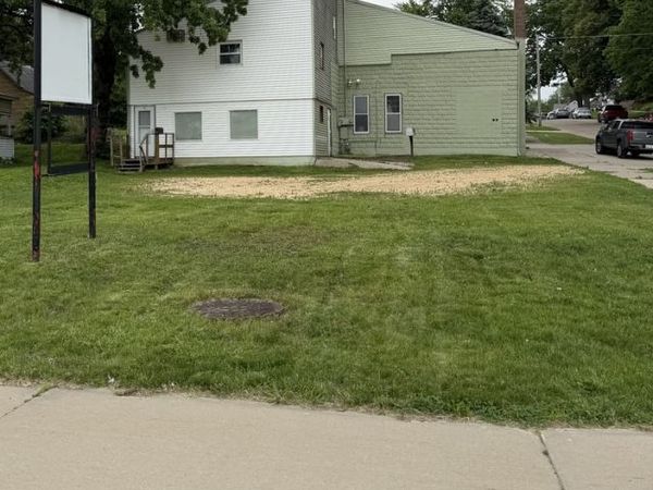 1802 Camanche Avenue, Clinton, IA 52732