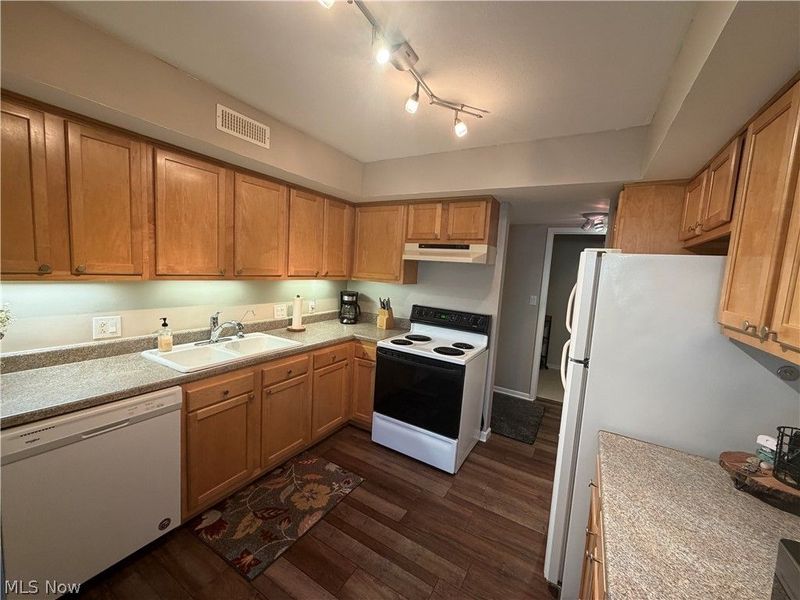 1115 Canyon View Road, Unit 403, Sagamore Hills, OH 44067 Photo 3