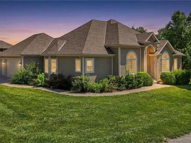 1709 Cambridge Circle, Kearney, MO 64060