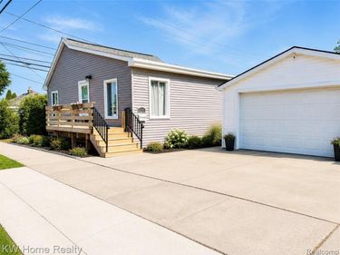28260 Felician Street, Roseville, MI 48066
