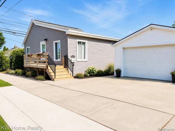 28260 Felician Street, Roseville, MI 48066