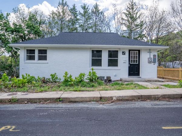 1205 BURNETT ST, STAUNTON, VA 24401