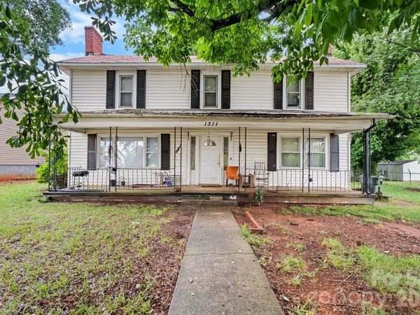 1311 N College Avenue , Newton, NC 28658
