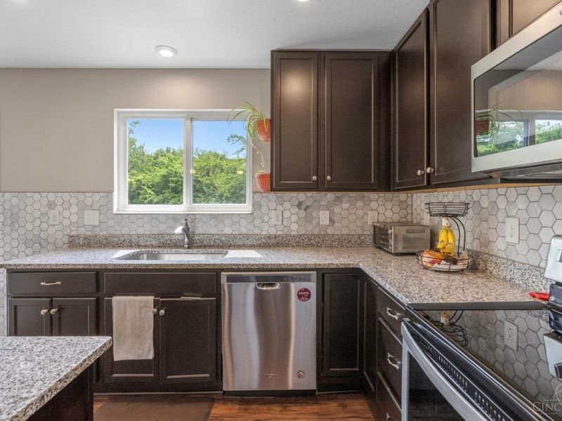 2574 Leonardo Way, Middletown, OH 45005 Photo 9