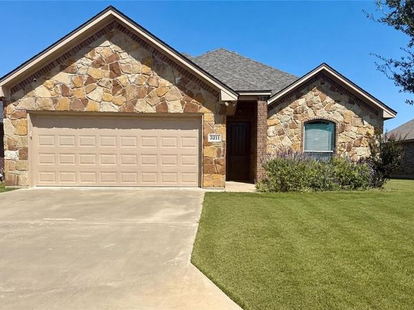 3211 Main Street, Granbury, TX 76049