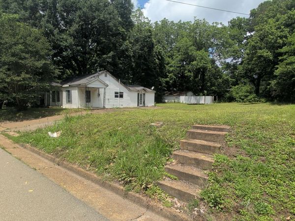 1742 E Wheeler St , Dyersburg, TN 38024