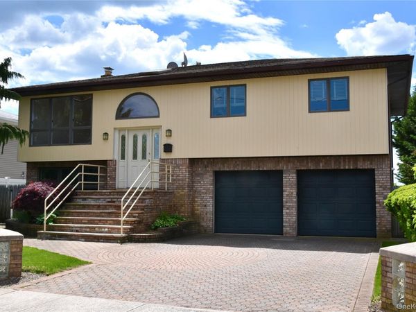 2977 Charlotte Drive, Merrick, NY 11566