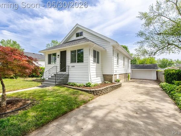 1089 Myrtle Avenue, Waterford Twp, MI 48328