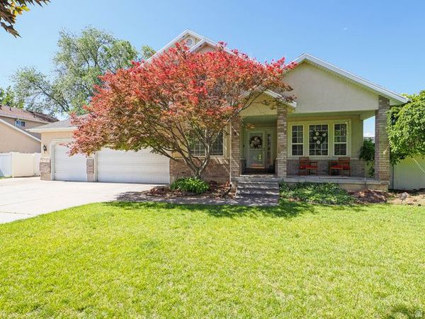 157 W CLAY PARK DR S, Murray, UT 84107