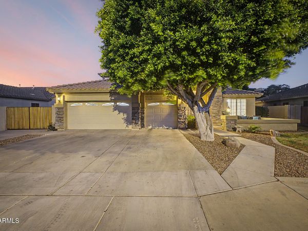 8039 W FOOTHILL Drive, Peoria, AZ 85383