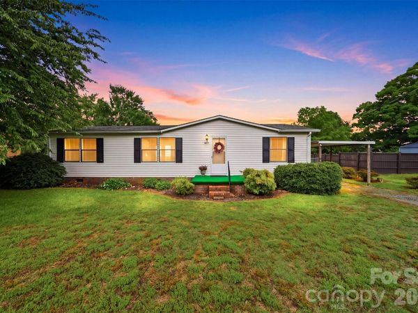 3617 Sulphur Springs Road NE, Hickory, NC 28601