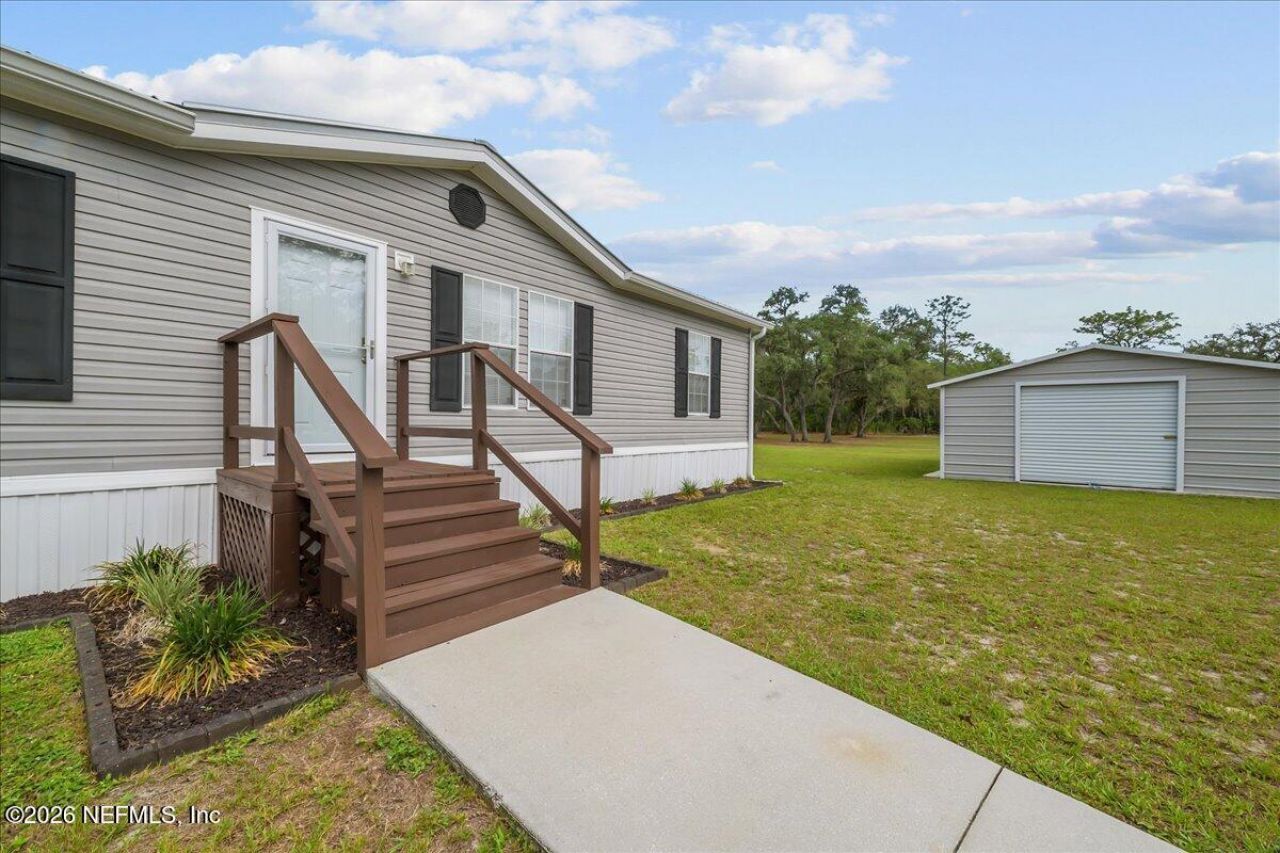 127 Red Oak Lane, Hollister, FL 32147 Photo