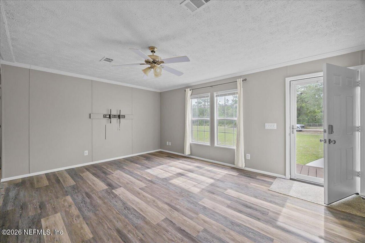127 Red Oak Lane, Hollister, FL 32147 Photo