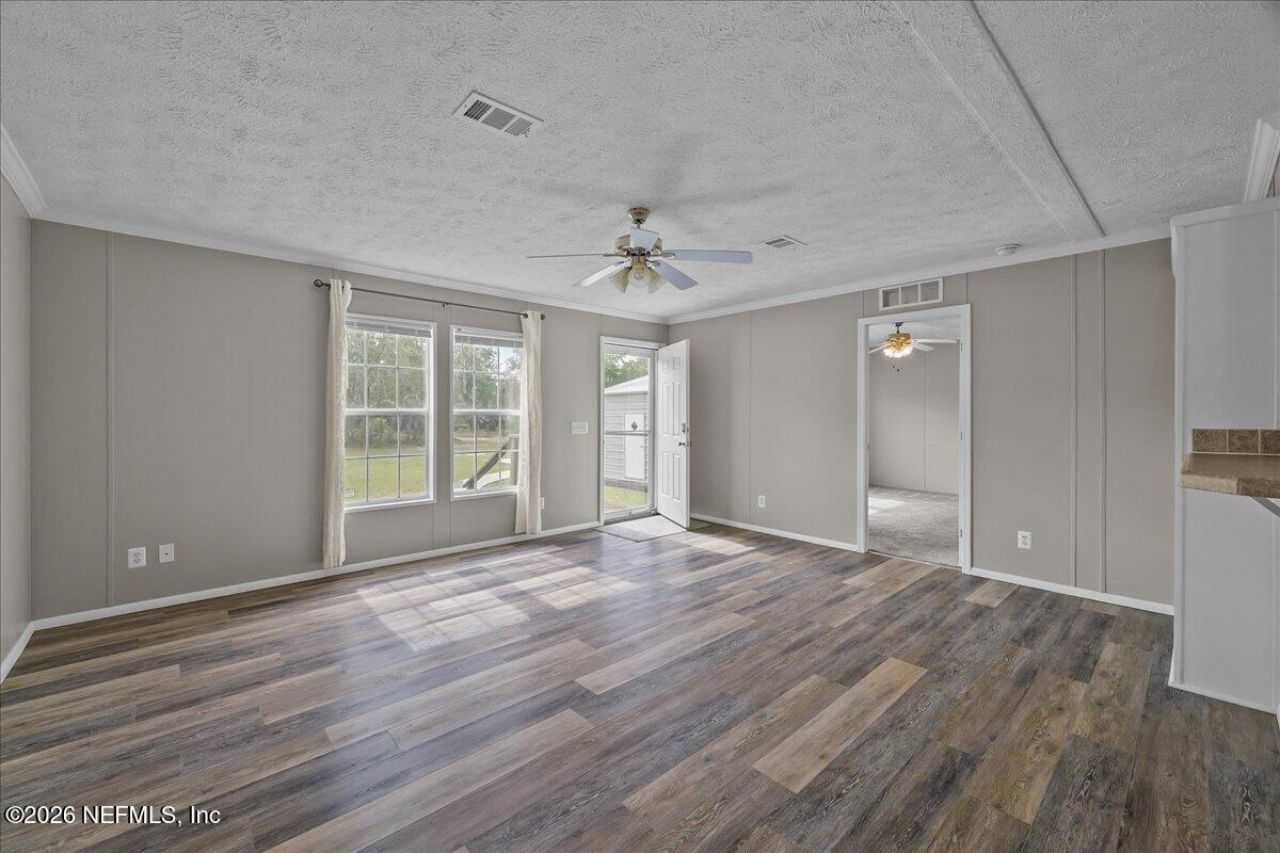 127 Red Oak Lane, Hollister, FL 32147 Photo