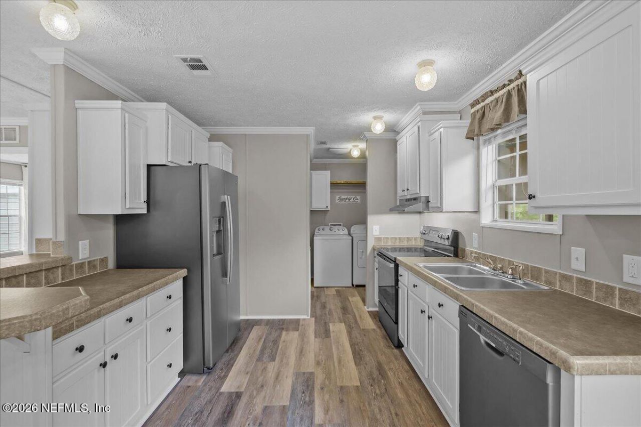 127 Red Oak Lane, Hollister, FL 32147 Photo