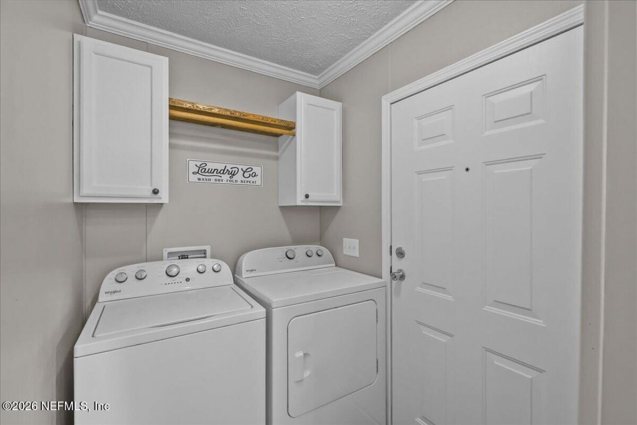 127 Red Oak Lane, Hollister, FL 32147 Photo