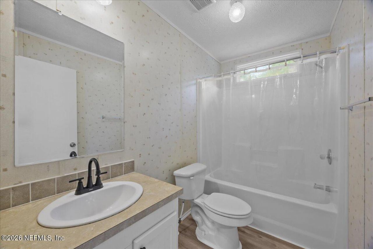 127 Red Oak Lane, Hollister, FL 32147 Photo