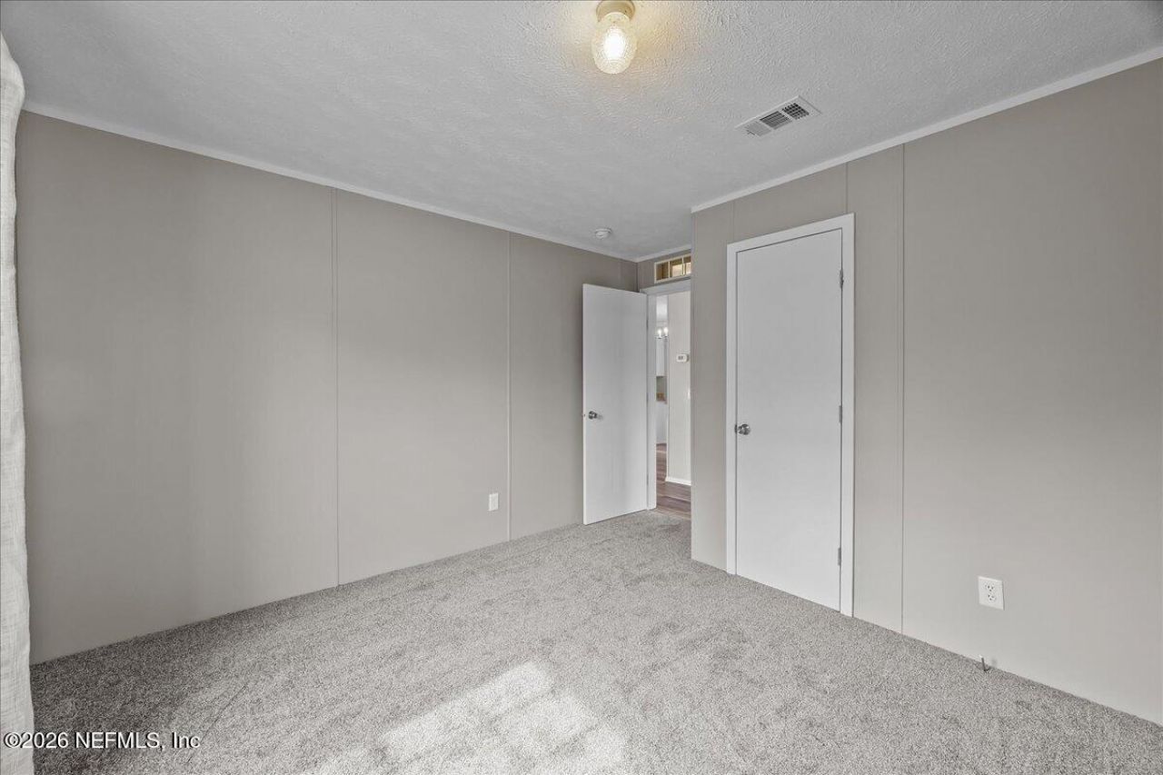 127 Red Oak Lane, Hollister, FL 32147 Photo