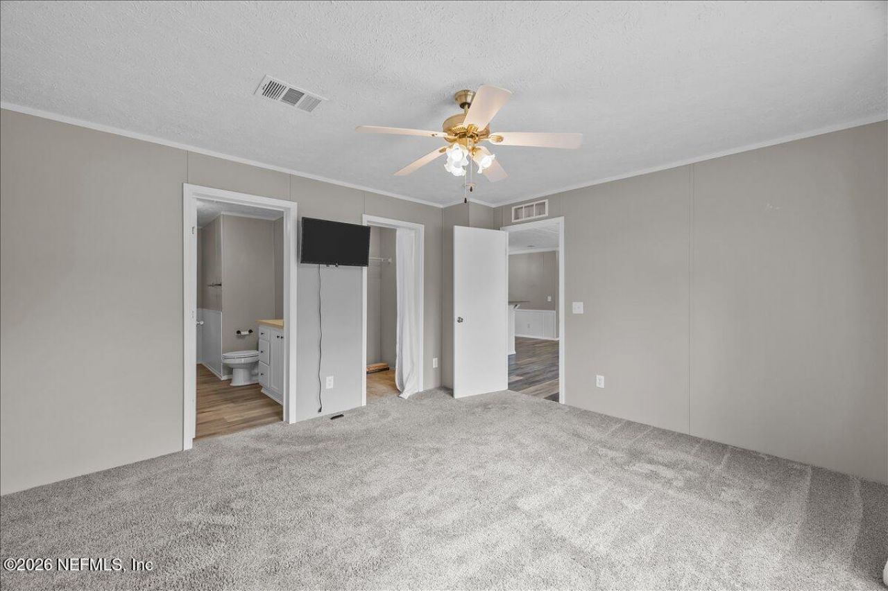127 Red Oak Lane, Hollister, FL 32147 Photo