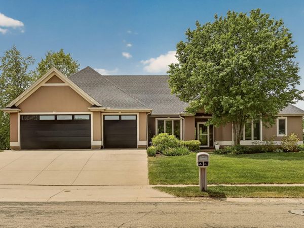 1900 Scenic Point Lane SW, Rochester, MN 55902