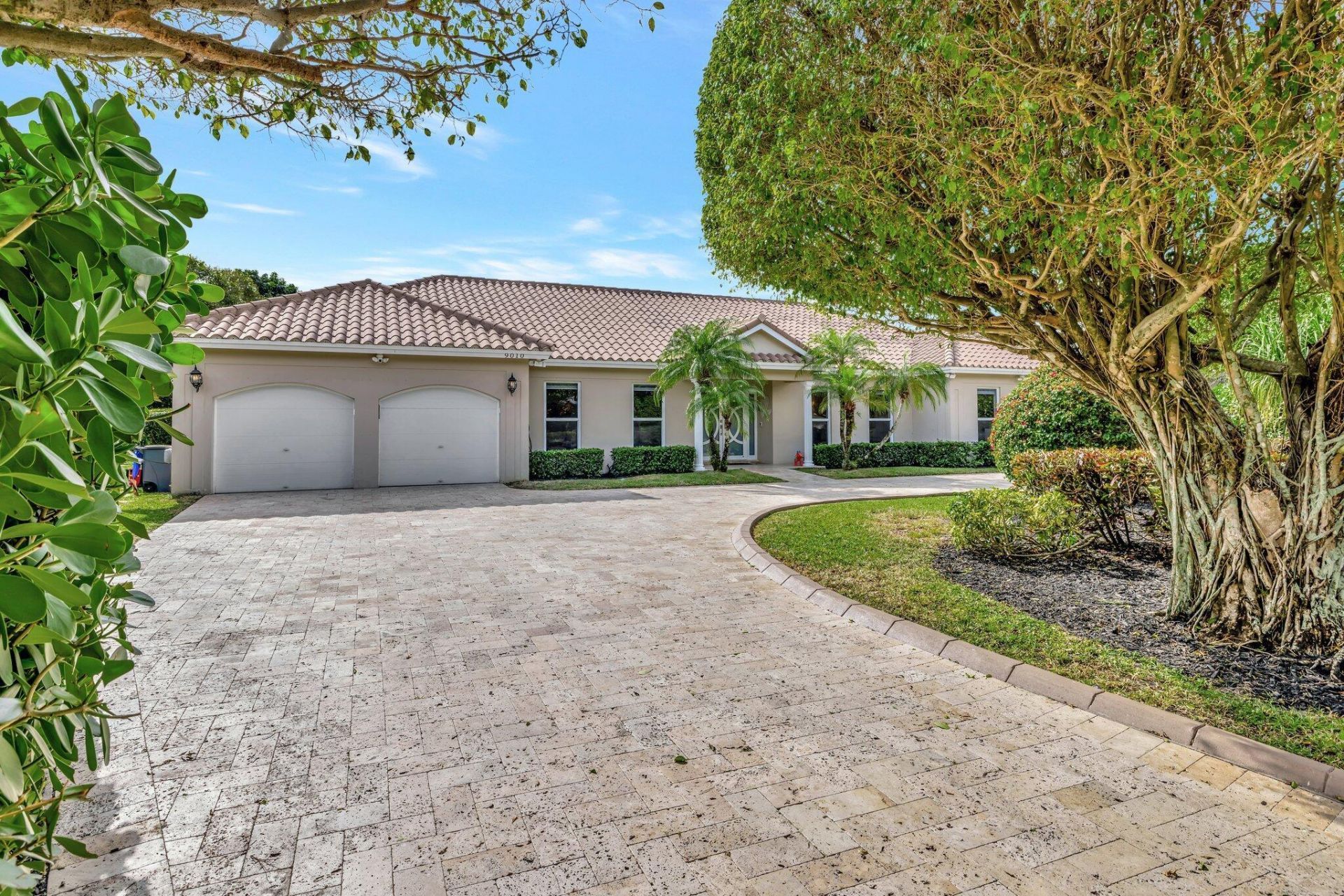 9010 S Lake Dasha Drive, Plantation, FL 33324 Photo