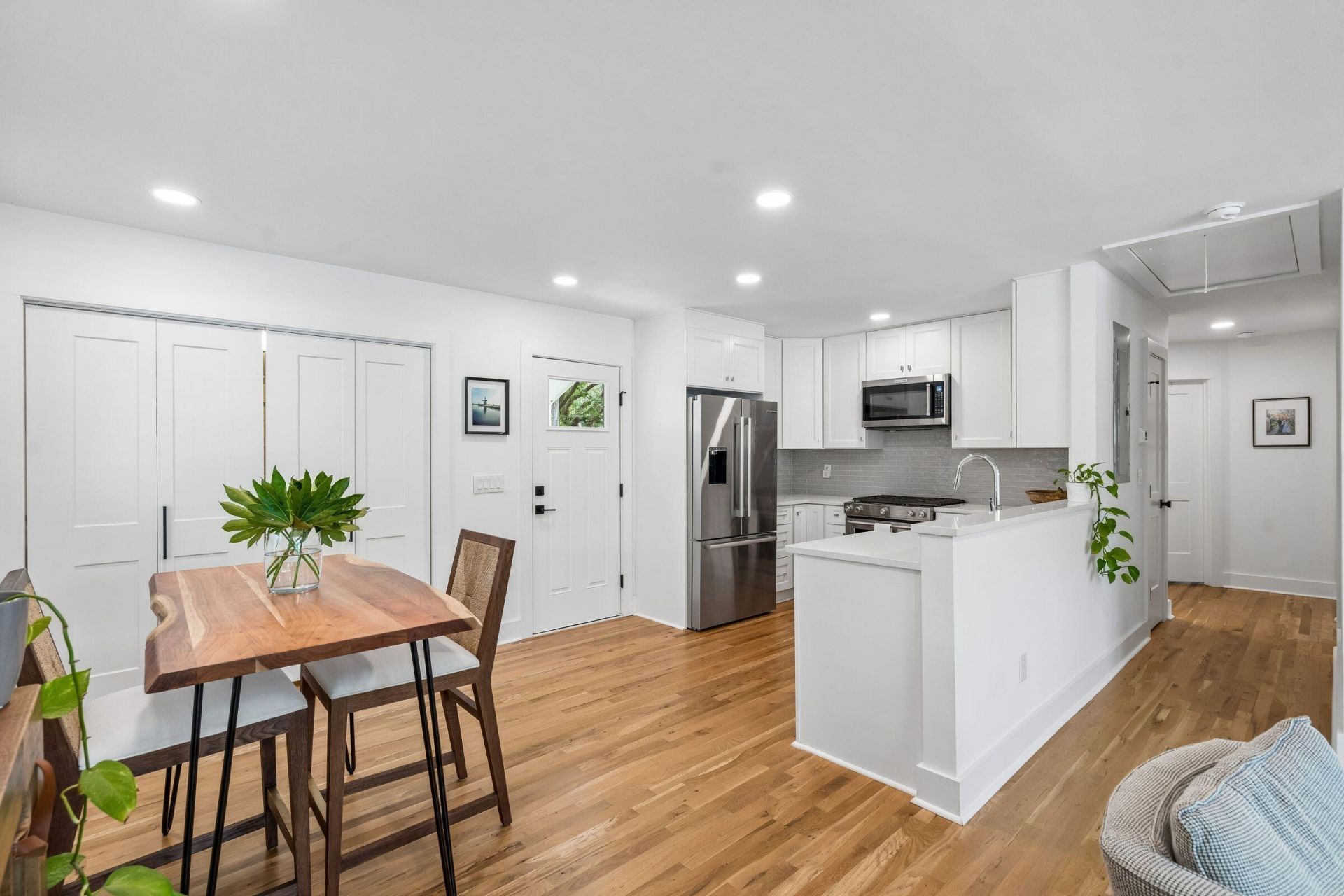4 Ellen Avenue Photo 10