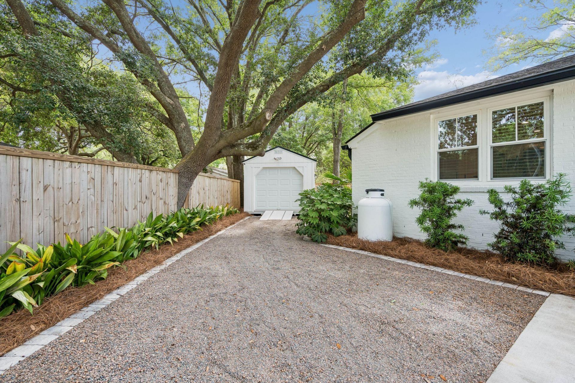 4 Ellen Avenue Photo 28