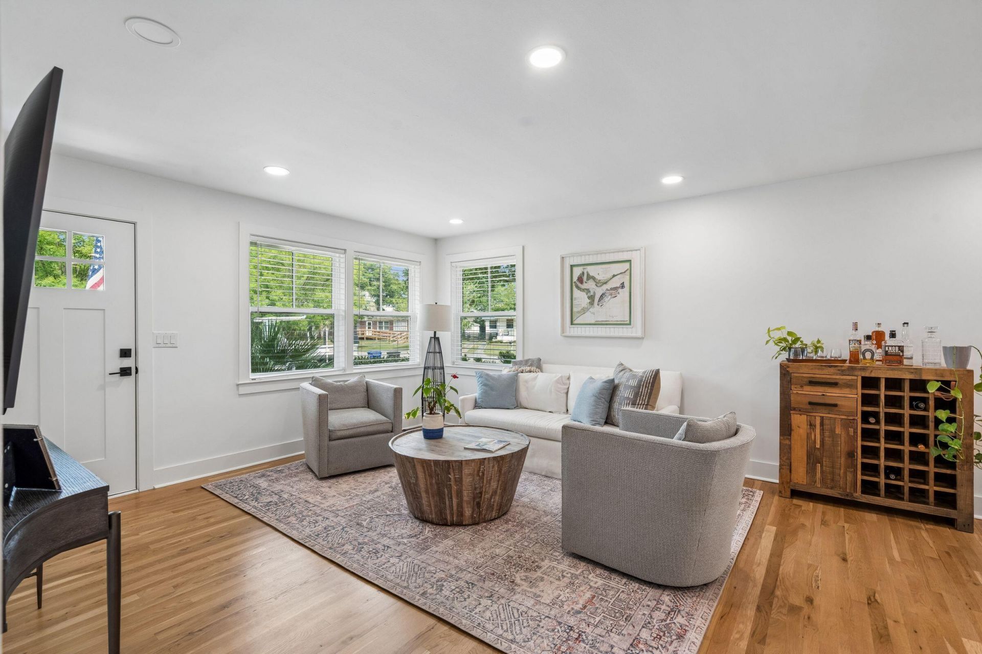 4 Ellen Avenue Photo 6