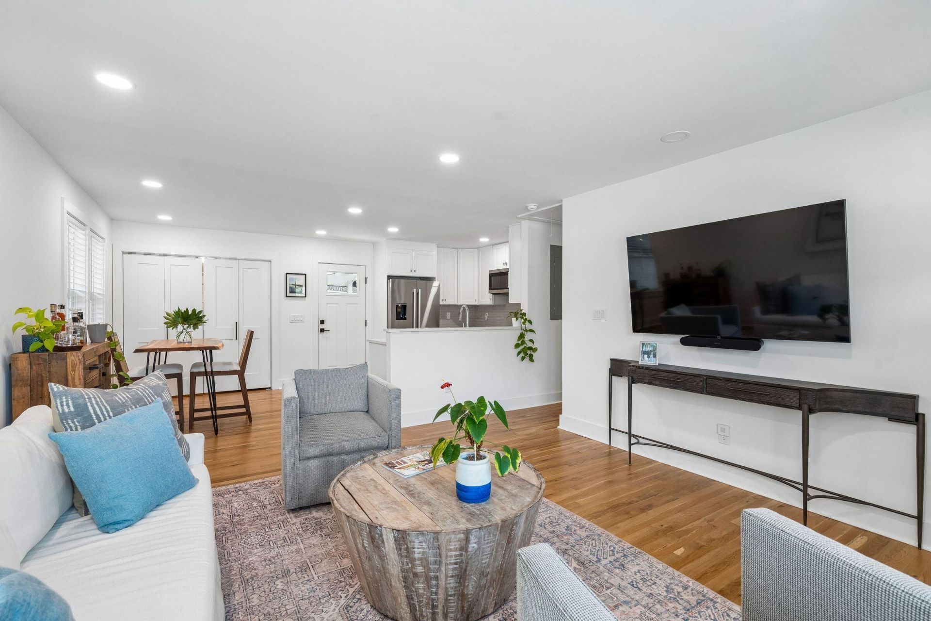 4 Ellen Avenue Photo 9