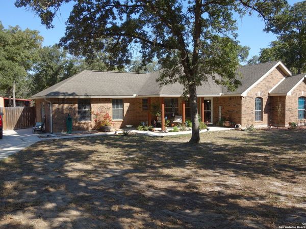 139 Champions Blvd, La Vernia, TX 78121