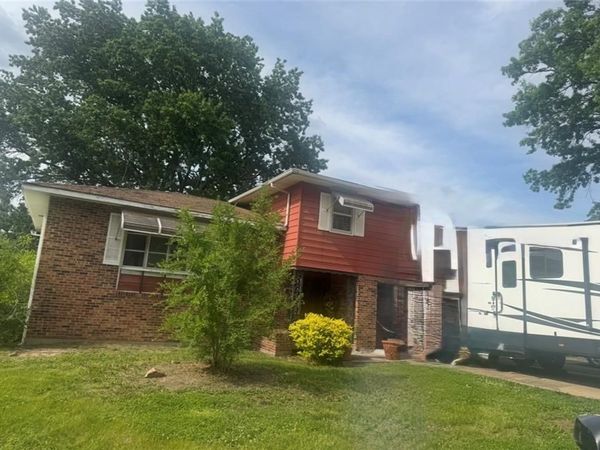 1020 Sunset Strip Street, Excelsior Springs, MO 64024