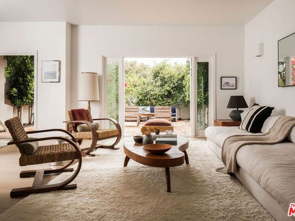 6435 Zumirez Drive, Unit 8, Malibu, CA 90265