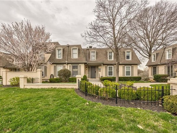 10746 Glenwood Street, Unit D, Overland Park, KS 66211
