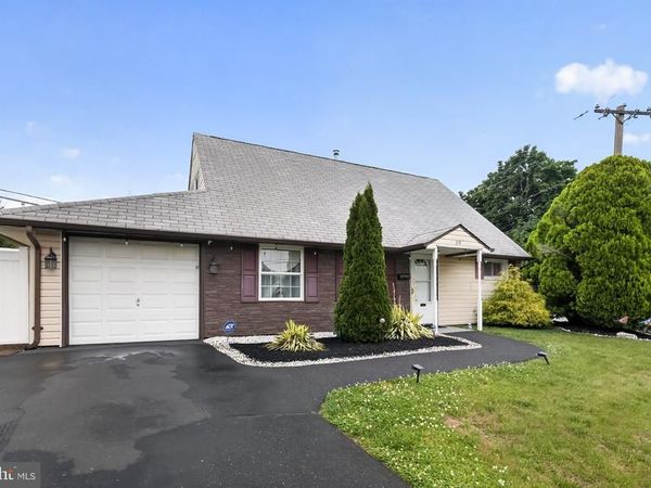 39 CABLE ROAD, LEVITTOWN, PA 19057