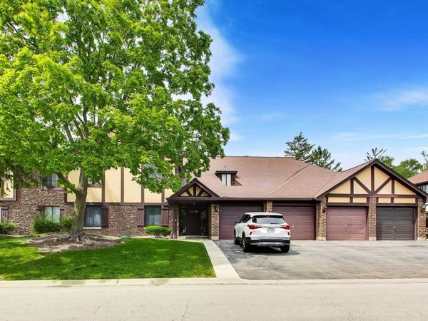 1720 Lakecliffe Drive , Unit A, Wheaton, IL 60189
