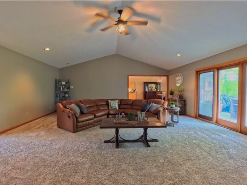 1751 Squaw Creek Drive, Girard, OH 44420 Photo 7