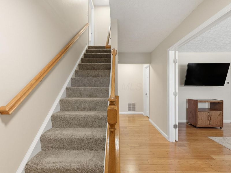 573 Courtland Lane , Pickerington, OH 43147 Photo 8