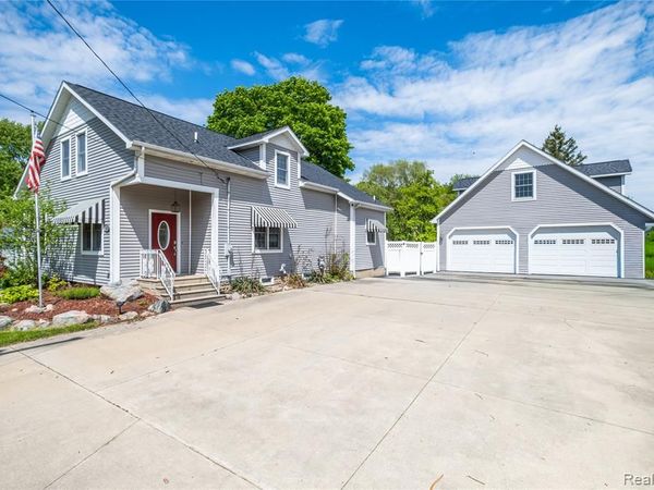 1255 Glendale Street, Burton, MI 48509