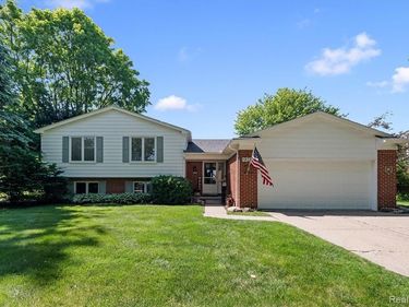 2366 Cumberland Drive, Troy, MI 48085