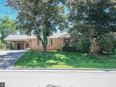 731 E STONEWALL DRIVE , FRONT ROYAL, VA 22630