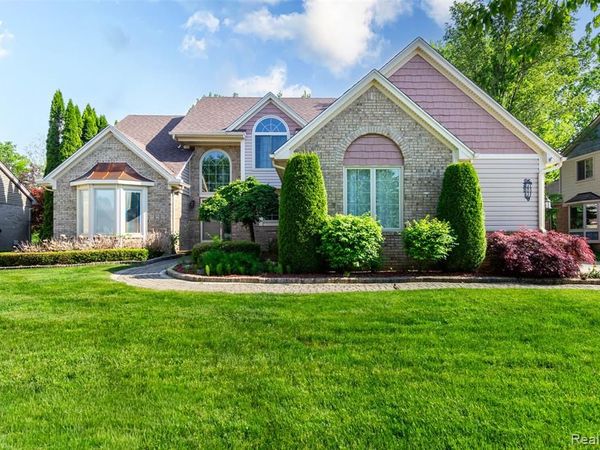 14016 Strathmore Drive, Shelby Twp, MI 48315
