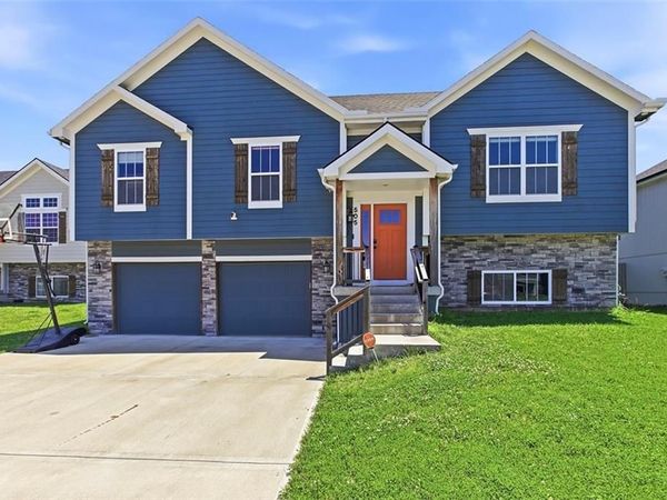505 SW Ridgeview Drive, Grain Valley, MO 64029