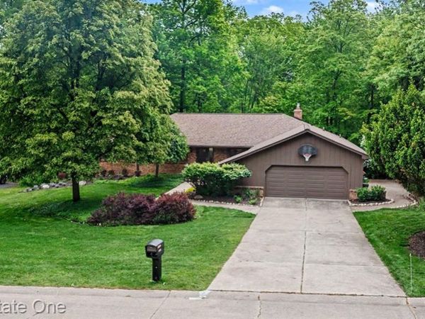 4757 Hardwoods Drive, West Bloomfield Twp, MI 48323