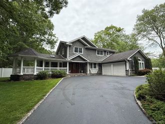 5 Blossom Street Dix Hills, NY 11746