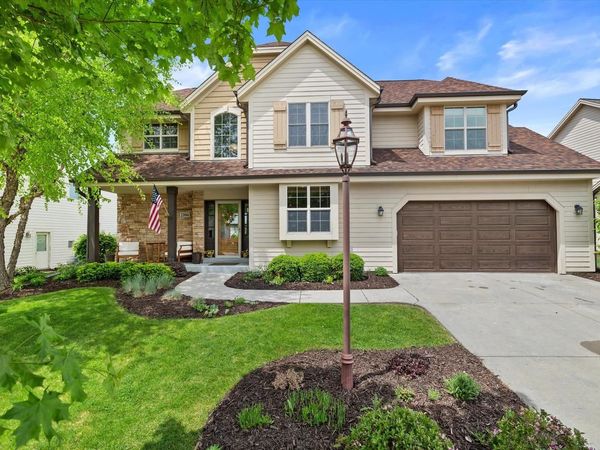 2106 Deer PATH, Waukesha, WI 53189