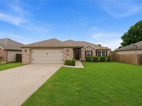 705 Olivia Lane, Centerton, AR 72719