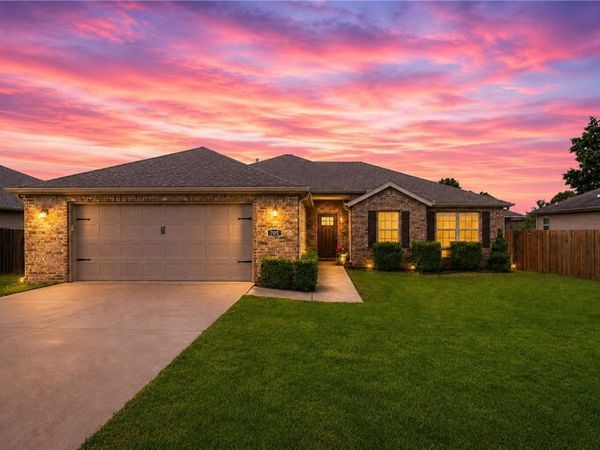705 Olivia Lane, Centerton, AR 72719