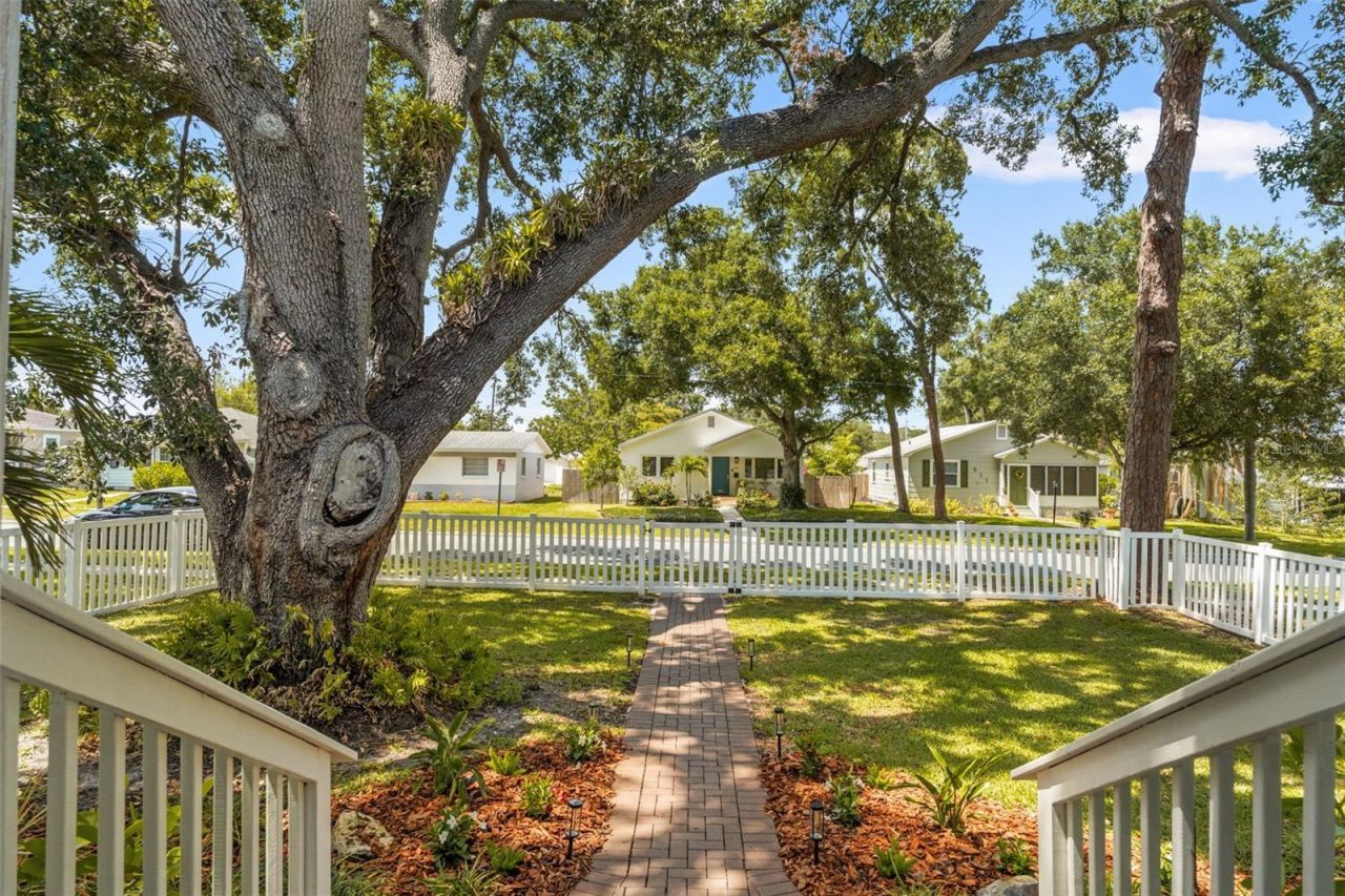 516 36th Avenue N, Saint Petersburg, FL 33704 Photo