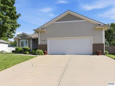 20129 Douglas Street , Omaha, NE 68022
